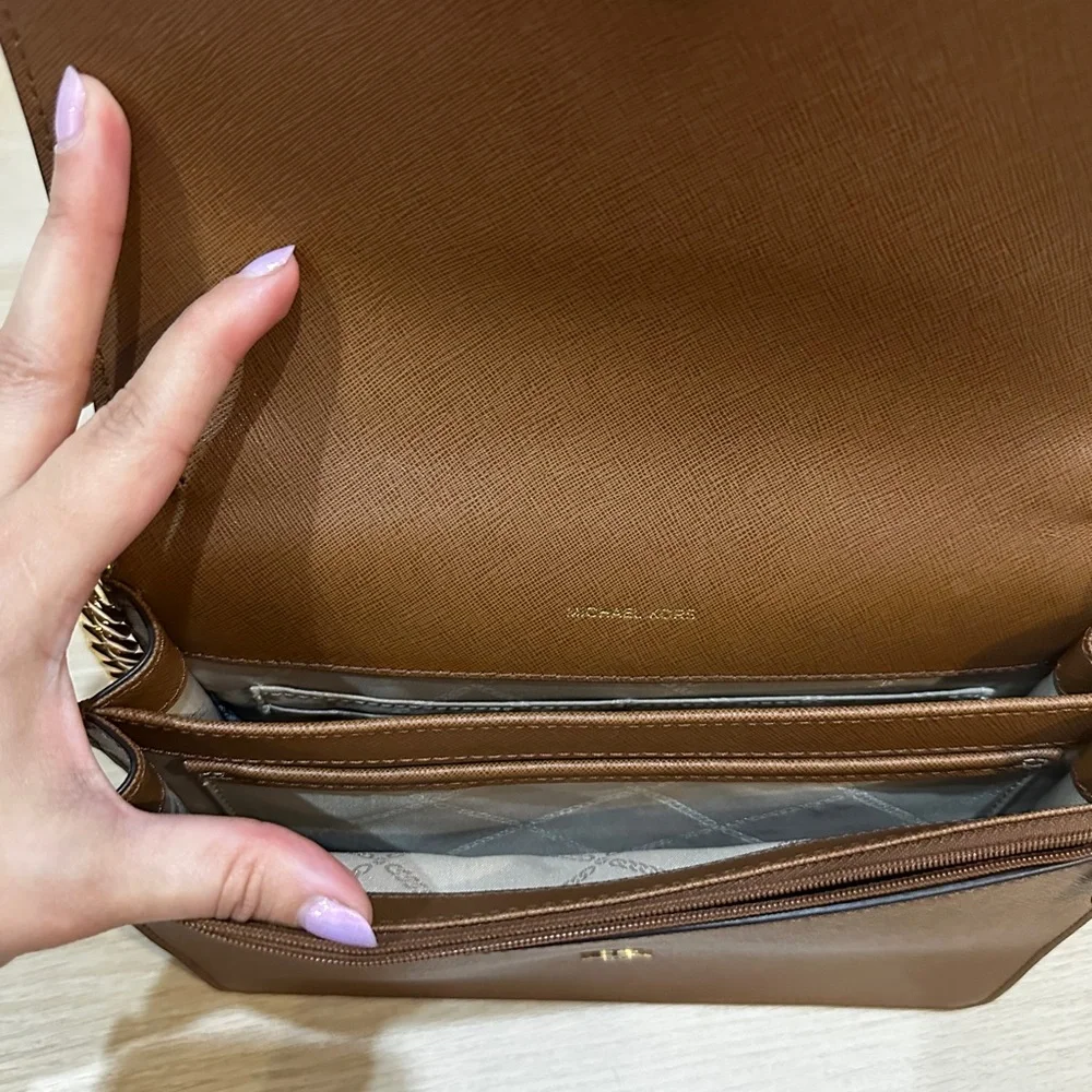 Michael Korrs Crossbody Bag - Picture 4 of 6